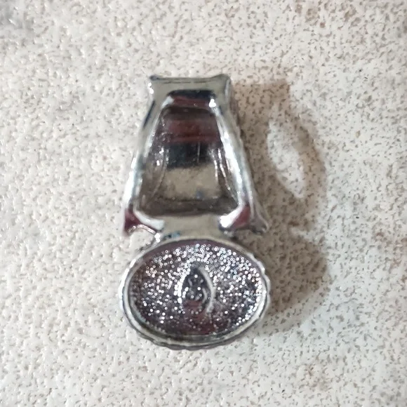 Vintage Elegant Oval Black Stone Silver & Gold Tone Pendant For Necklace - Picture 3 of 5